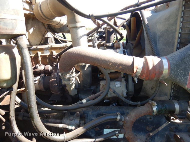 image for item JQ9246 1998 Peterbilt 330  truck cab and chassis