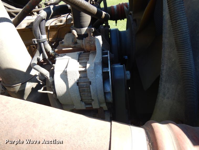 image for item JQ9246 1998 Peterbilt 330  truck cab and chassis