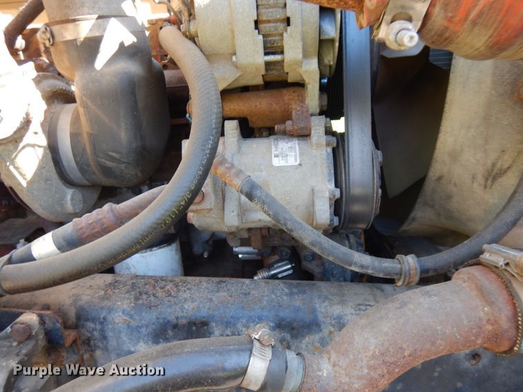 image for item JQ9246 1998 Peterbilt 330  truck cab and chassis