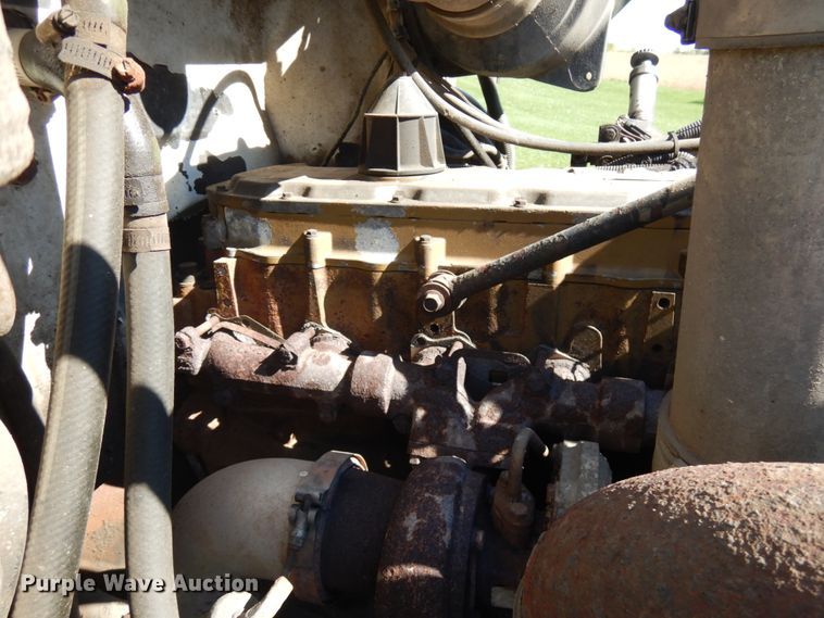 image for item JQ9246 1998 Peterbilt 330  truck cab and chassis