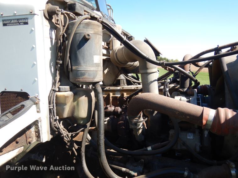 image for item JQ9246 1998 Peterbilt 330  truck cab and chassis