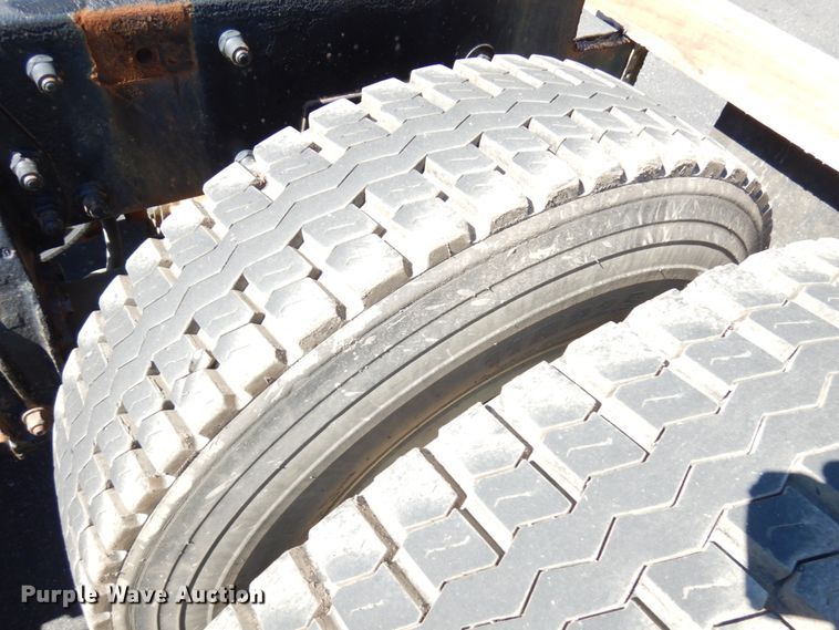 image for item JQ9246 1998 Peterbilt 330  truck cab and chassis