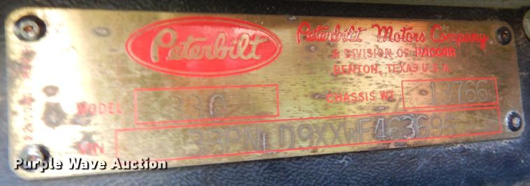 image for item JQ9246 1998 Peterbilt 330  truck cab and chassis