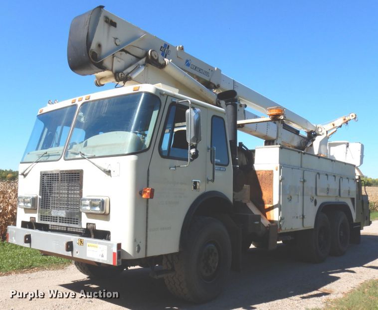 image for item JQ9248 1994 Simon-Duplex 98005-94  bucket truck