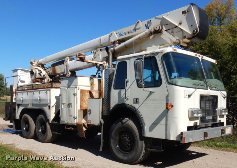 image for item JQ9248 1994 Simon-Duplex 98005-94  bucket truck