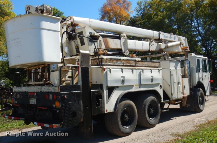 image for item JQ9248 1994 Simon-Duplex 98005-94  bucket truck