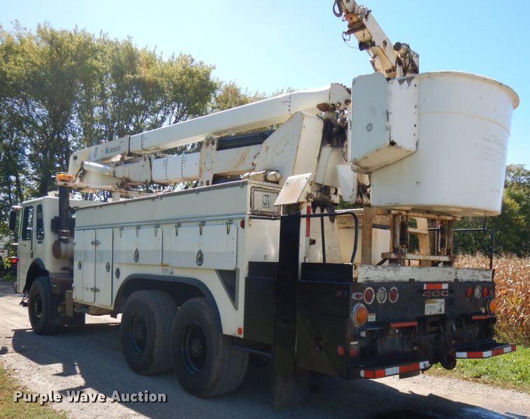 image for item JQ9248 1994 Simon-Duplex 98005-94  bucket truck