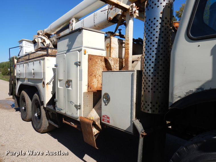 image for item JQ9248 1994 Simon-Duplex 98005-94  bucket truck