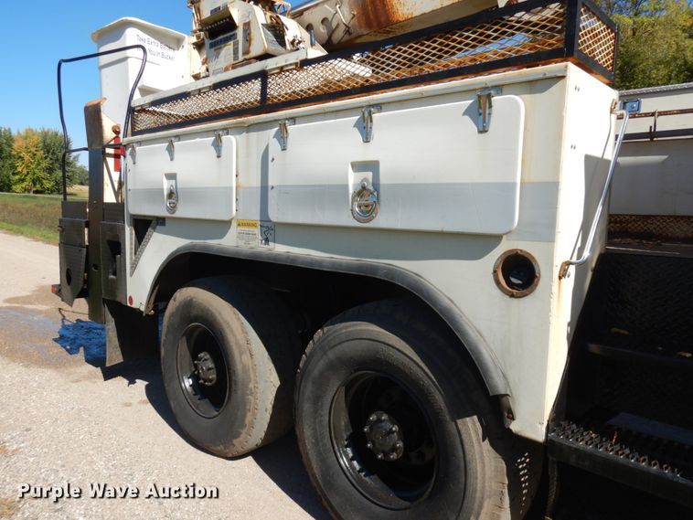 image for item JQ9248 1994 Simon-Duplex 98005-94  bucket truck