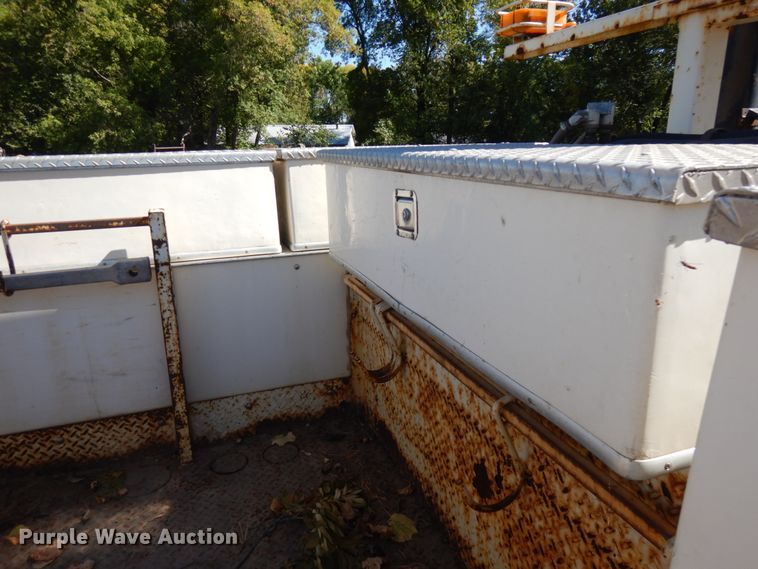 image for item JQ9248 1994 Simon-Duplex 98005-94  bucket truck