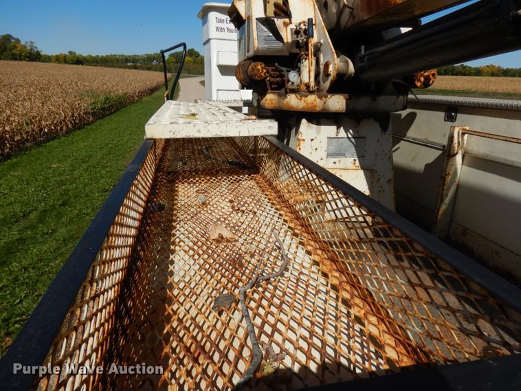 image for item JQ9248 1994 Simon-Duplex 98005-94  bucket truck