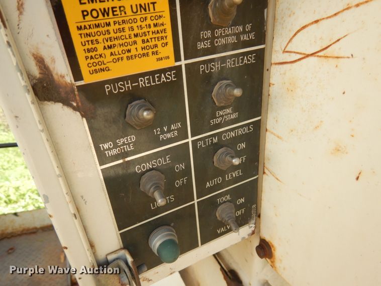 image for item JQ9248 1994 Simon-Duplex 98005-94  bucket truck