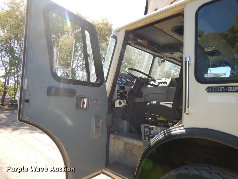 image for item JQ9248 1994 Simon-Duplex 98005-94  bucket truck