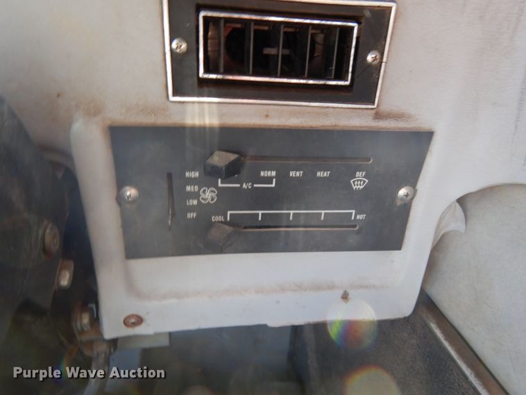 image for item JQ9248 1994 Simon-Duplex 98005-94  bucket truck