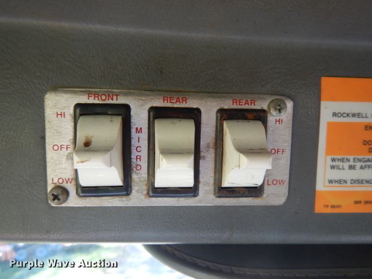 image for item JQ9248 1994 Simon-Duplex 98005-94  bucket truck