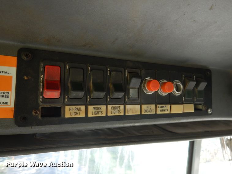 image for item JQ9248 1994 Simon-Duplex 98005-94  bucket truck