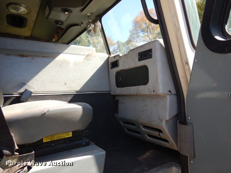 image for item JQ9248 1994 Simon-Duplex 98005-94  bucket truck