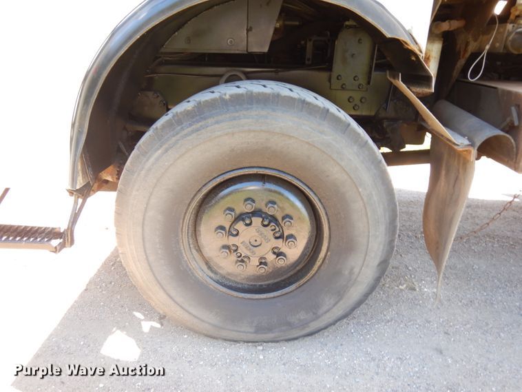 image for item JQ9248 1994 Simon-Duplex 98005-94  bucket truck