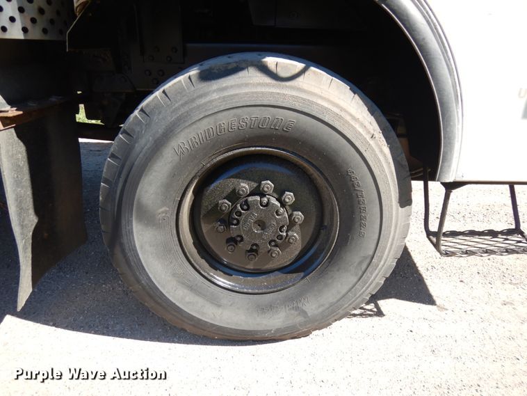 image for item JQ9248 1994 Simon-Duplex 98005-94  bucket truck