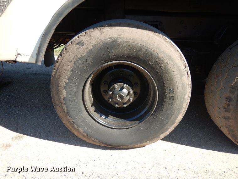 image for item JQ9248 1994 Simon-Duplex 98005-94  bucket truck