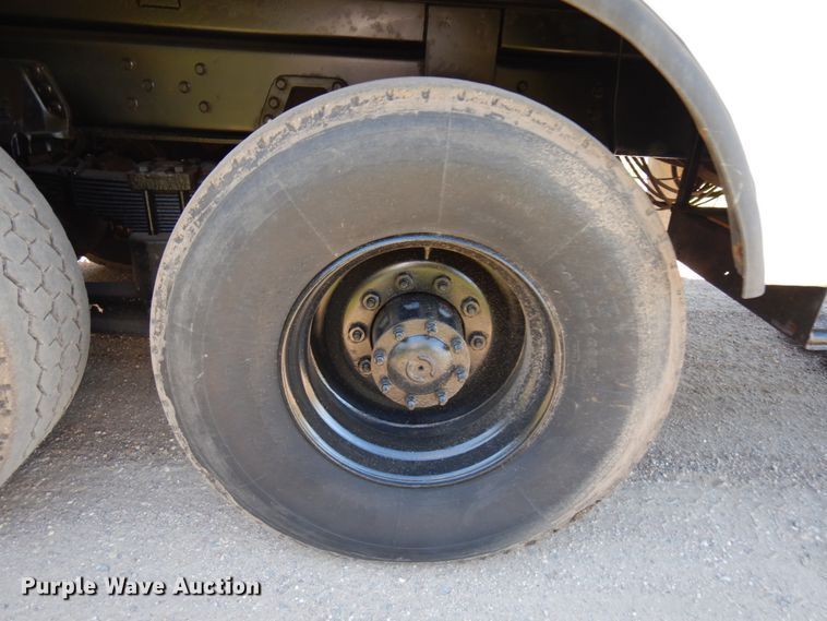 image for item JQ9248 1994 Simon-Duplex 98005-94  bucket truck