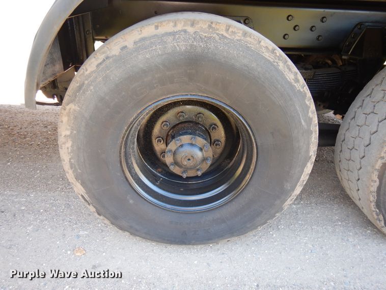 image for item JQ9248 1994 Simon-Duplex 98005-94  bucket truck