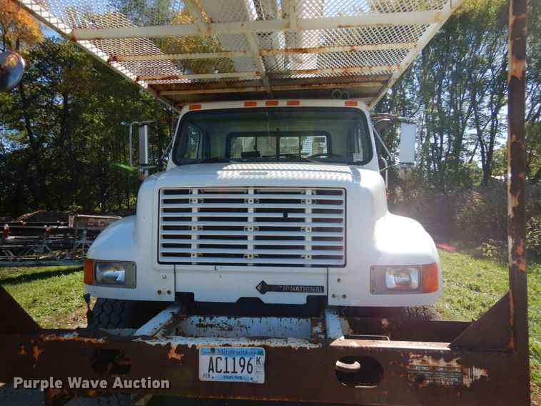 image for item JQ9249 2001 International 4800  bucket truck