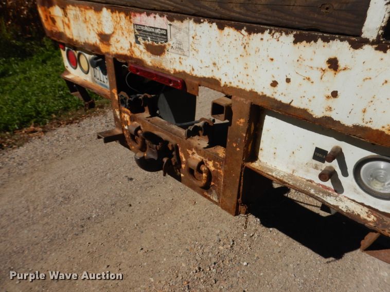 image for item JQ9249 2001 International 4800  bucket truck