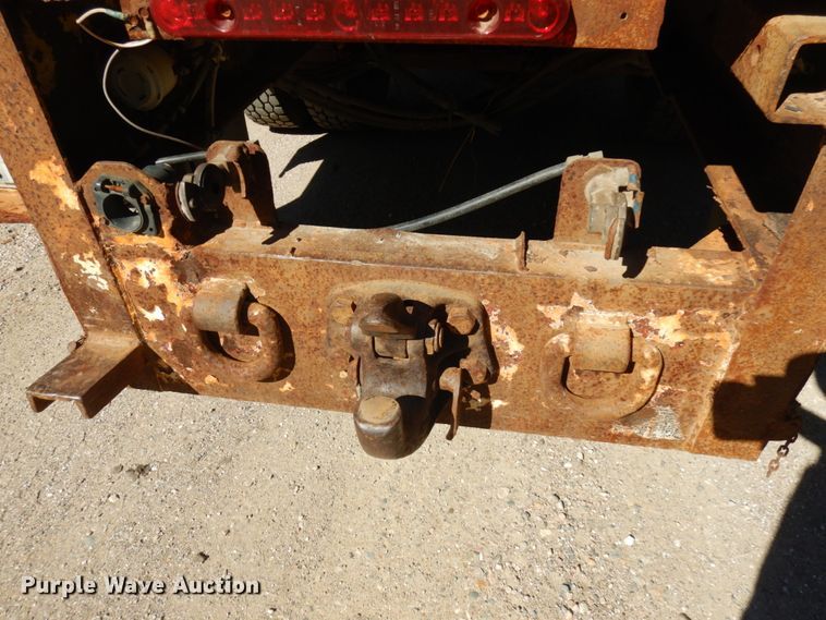 image for item JQ9249 2001 International 4800  bucket truck