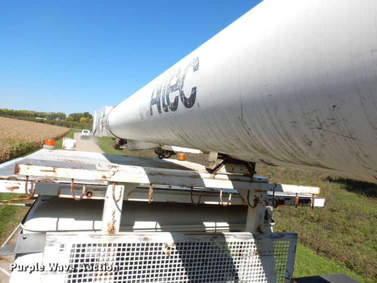 image for item JQ9249 2001 International 4800  bucket truck