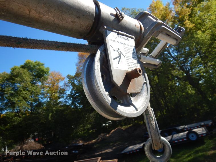 image for item JQ9249 2001 International 4800  bucket truck