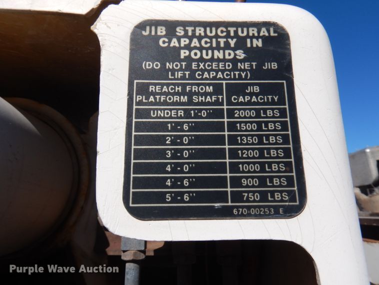 image for item JQ9249 2001 International 4800  bucket truck