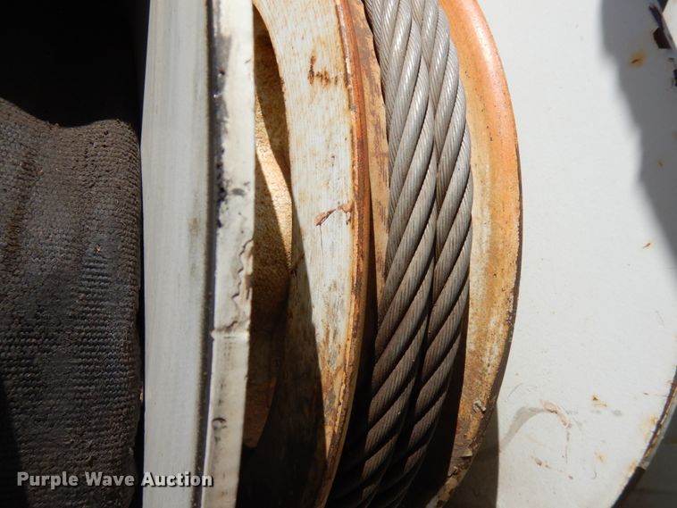 image for item JQ9249 2001 International 4800  bucket truck