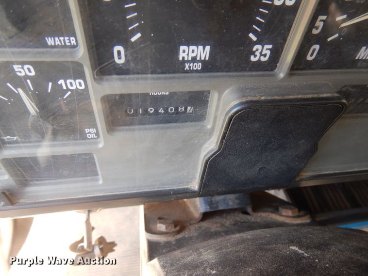 image for item JQ9249 2001 International 4800  bucket truck