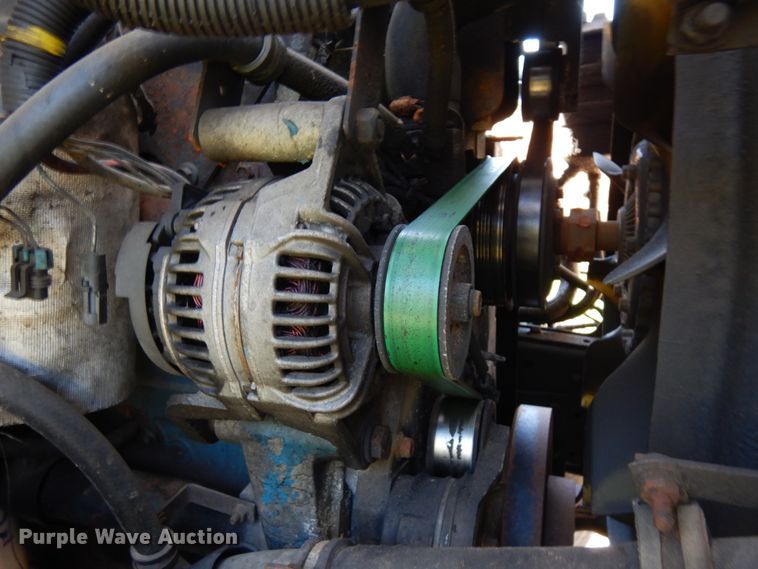 image for item JQ9249 2001 International 4800  bucket truck