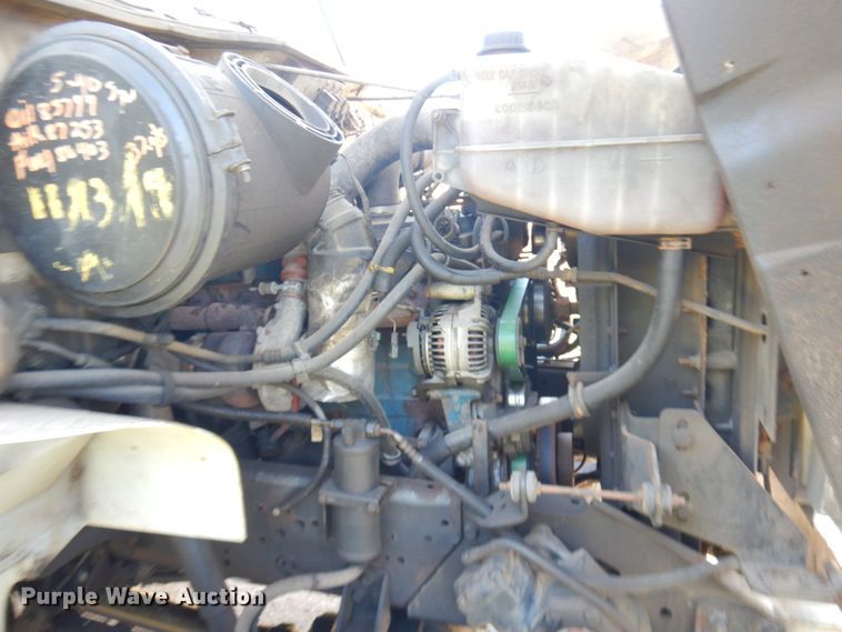 image for item JQ9249 2001 International 4800  bucket truck