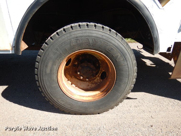 image for item JQ9249 2001 International 4800  bucket truck