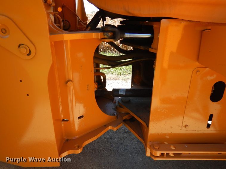 image for item JQ9256 2013 Case 821F  wheel loader
