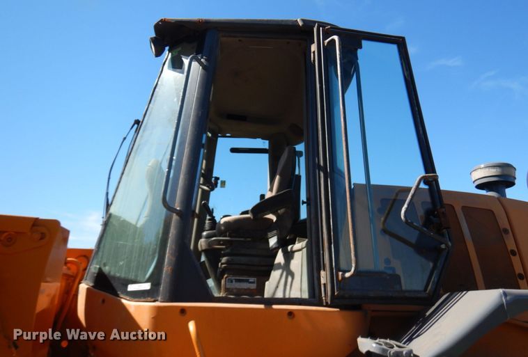 image for item JQ9256 2013 Case 821F  wheel loader