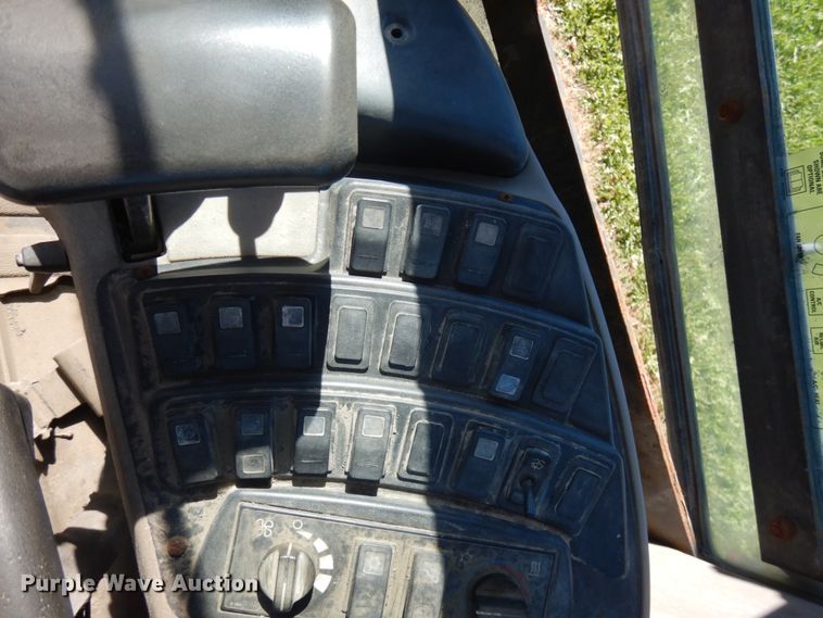 image for item JQ9256 2013 Case 821F  wheel loader