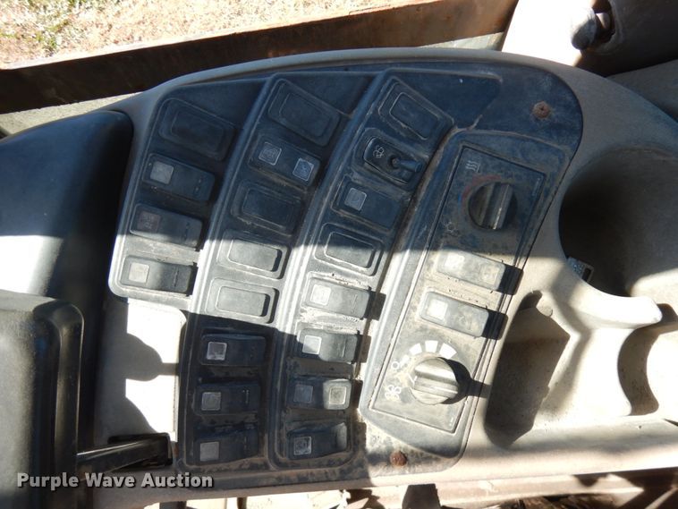 image for item JQ9256 2013 Case 821F  wheel loader