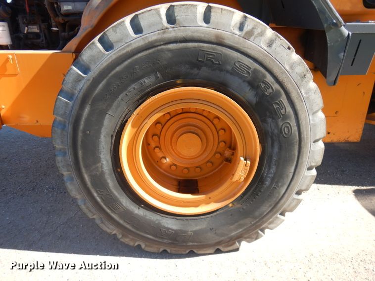 image for item JQ9256 2013 Case 821F  wheel loader
