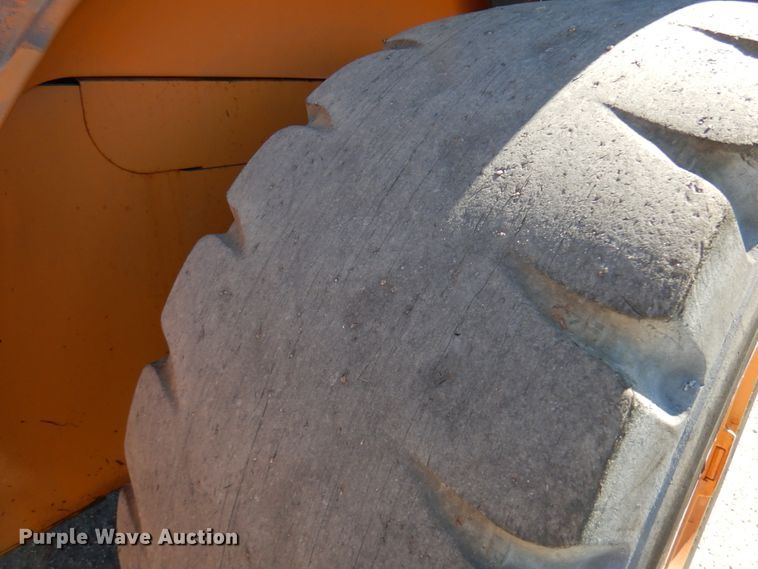 image for item JQ9256 2013 Case 821F  wheel loader