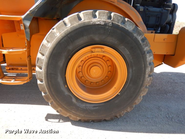 image for item JQ9256 2013 Case 821F  wheel loader