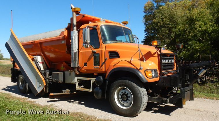 image for item JQ9257 2005 Mack CV713 Granite  dump truck