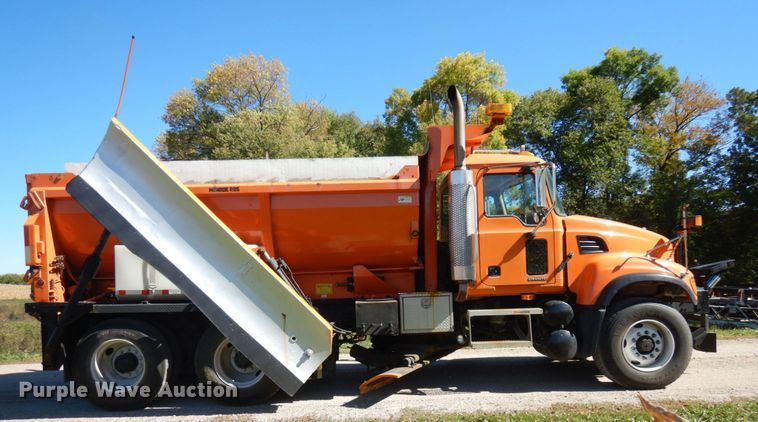 image for item JQ9257 2005 Mack CV713 Granite  dump truck