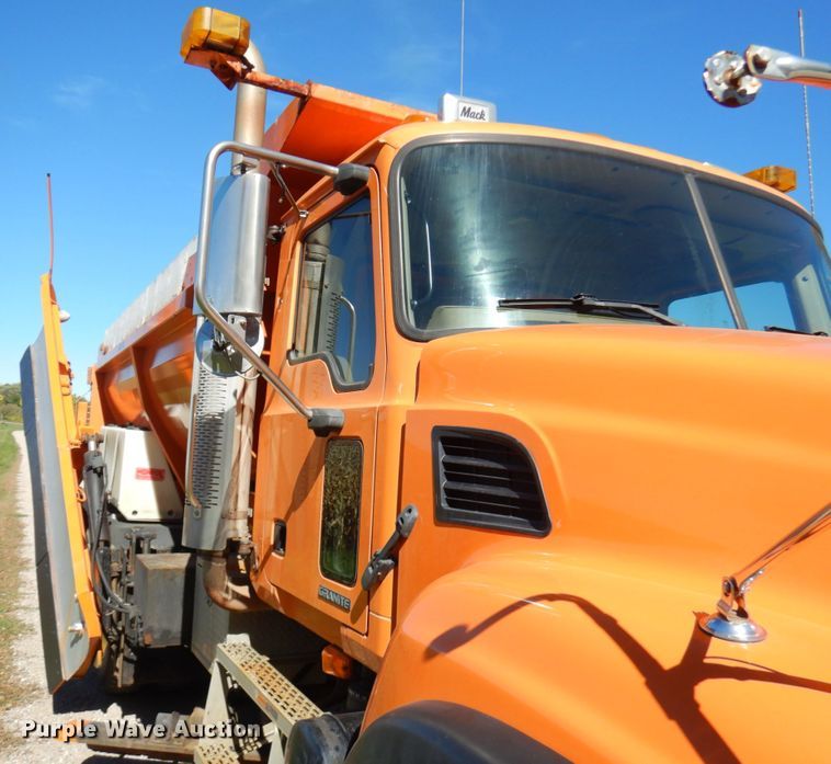 image for item JQ9257 2005 Mack CV713 Granite  dump truck