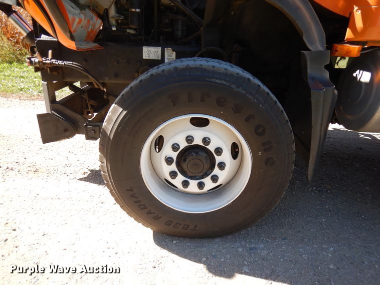 image for item JQ9257 2005 Mack CV713 Granite  dump truck