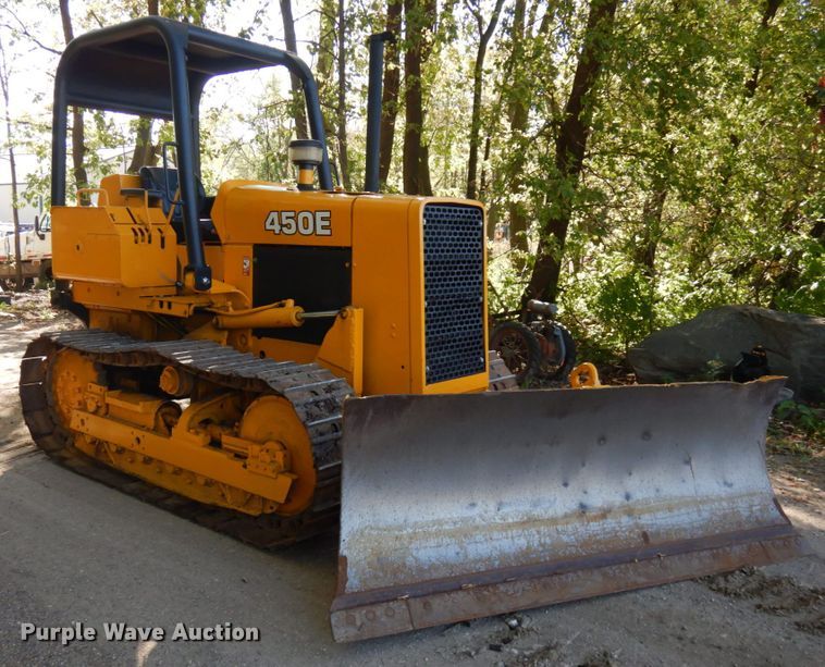 image for item JQ9260 1986 John Deere 450E  dozer