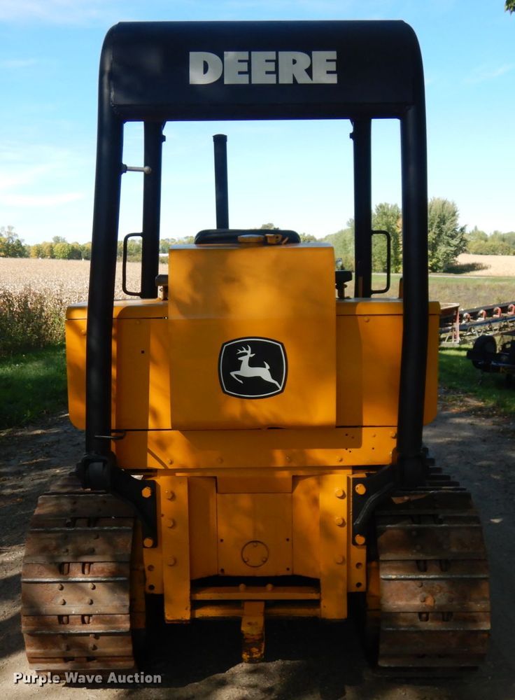 image for item JQ9260 1986 John Deere 450E  dozer